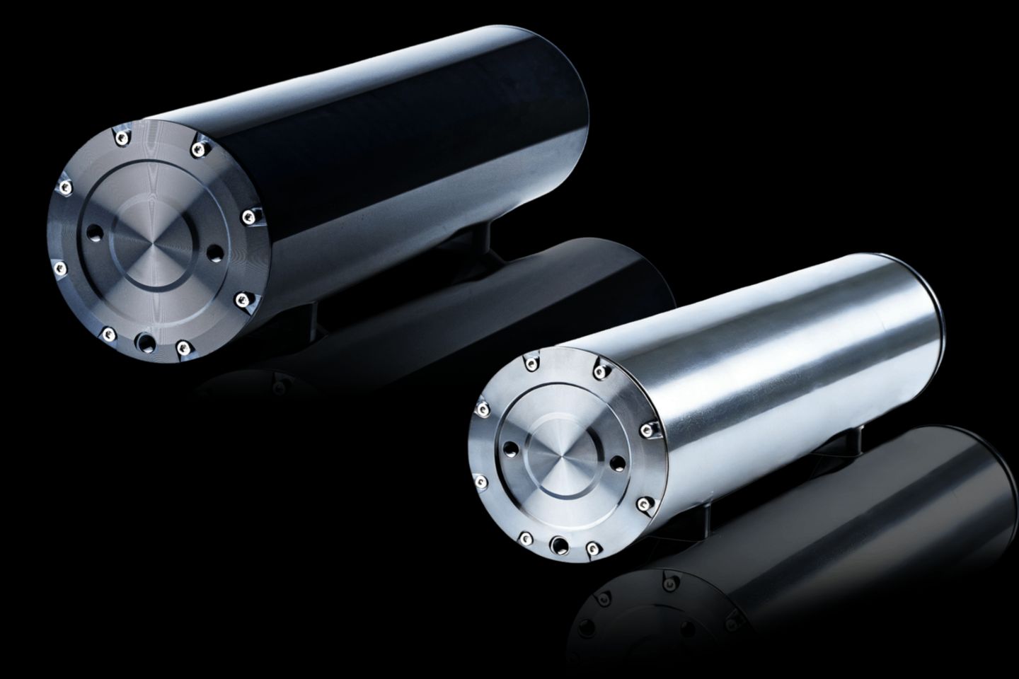 Machined end caps of the silver and black air tanks