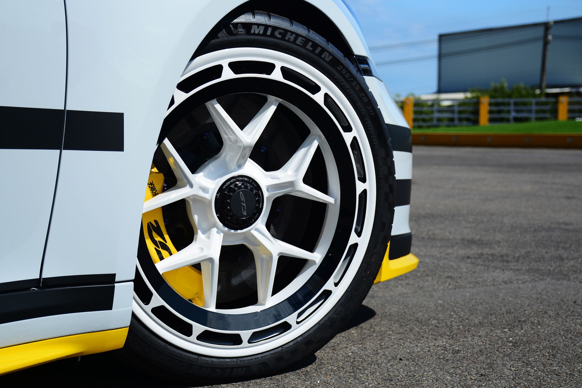 Car with SN series wheels (3 of 39)