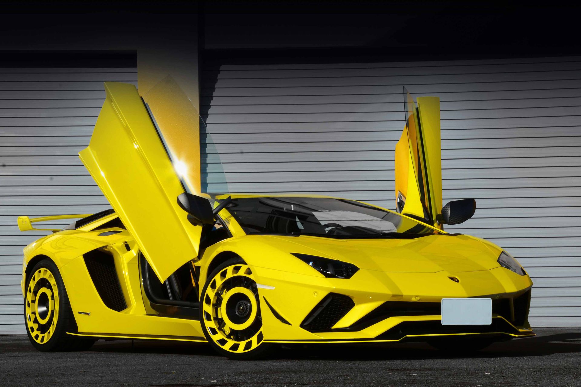 Car with SN series wheels (4 of 39)